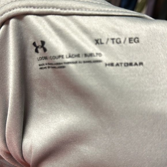 2 Under Armour Loose Fit HeatGear Performance Pullover in Size XL EUC - Picture 14 of 14
